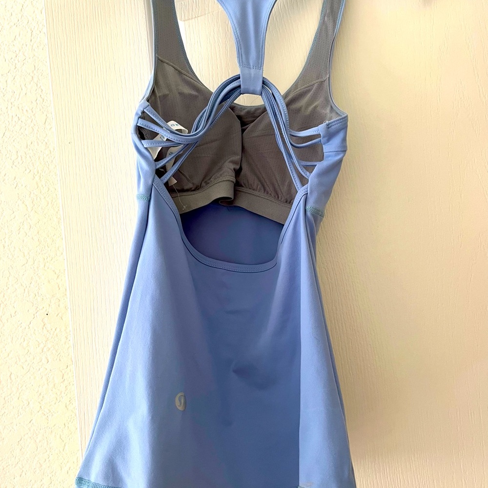 Lululemon size 4 not worn blue. Love the back sexy and super soft
